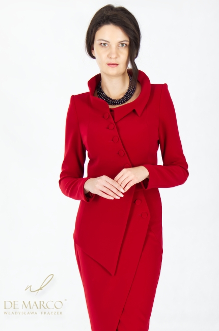 Polskie stylizacje ze spódnicą dla kobiety sukcesu. Czerwone garsonki w polskiej pracowni krawieckiej Atelier De Marco