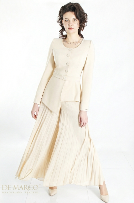 Stylowy waniliowy komplet zestaw garniturowy dla kobiet. Szyte na miarę polskie stylizcje z plisowanymi spodniami i żakietem. Szycie na miarę De Marco