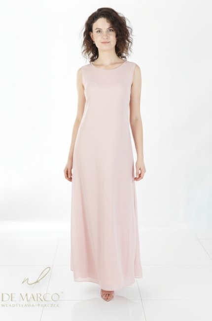 A fashionable, minimalist, smooth beige maxi dress for summer. Beige summer maxi dresses from Polish manufacturer De Marco