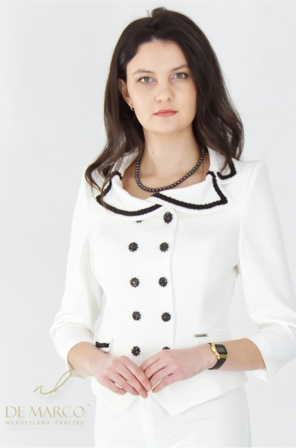 A stylish white suit set for women of premium quality. Fashionable women's suits made to measure by Polish manufacturer De Marco.